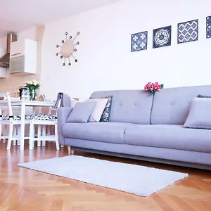 https://cooee-cozy-and-great-location-easy-check-in.warsawhotelspoland.com